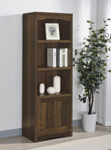 Torre multimedia Laughlin de 3 estantes de madera de ingeniería, pino oscuro