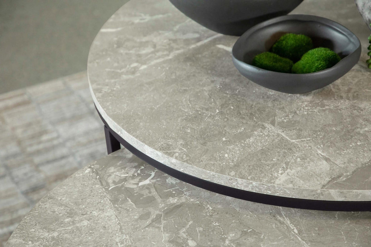 Mesa de centro redonda anidada Lainey de dos piezas en imitación de mármol, gris