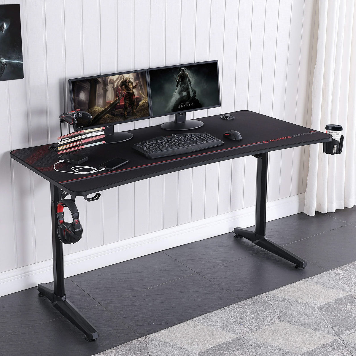 Escritorio para juegos Tarnov de 60 pulgadas con puertos USB, color negro