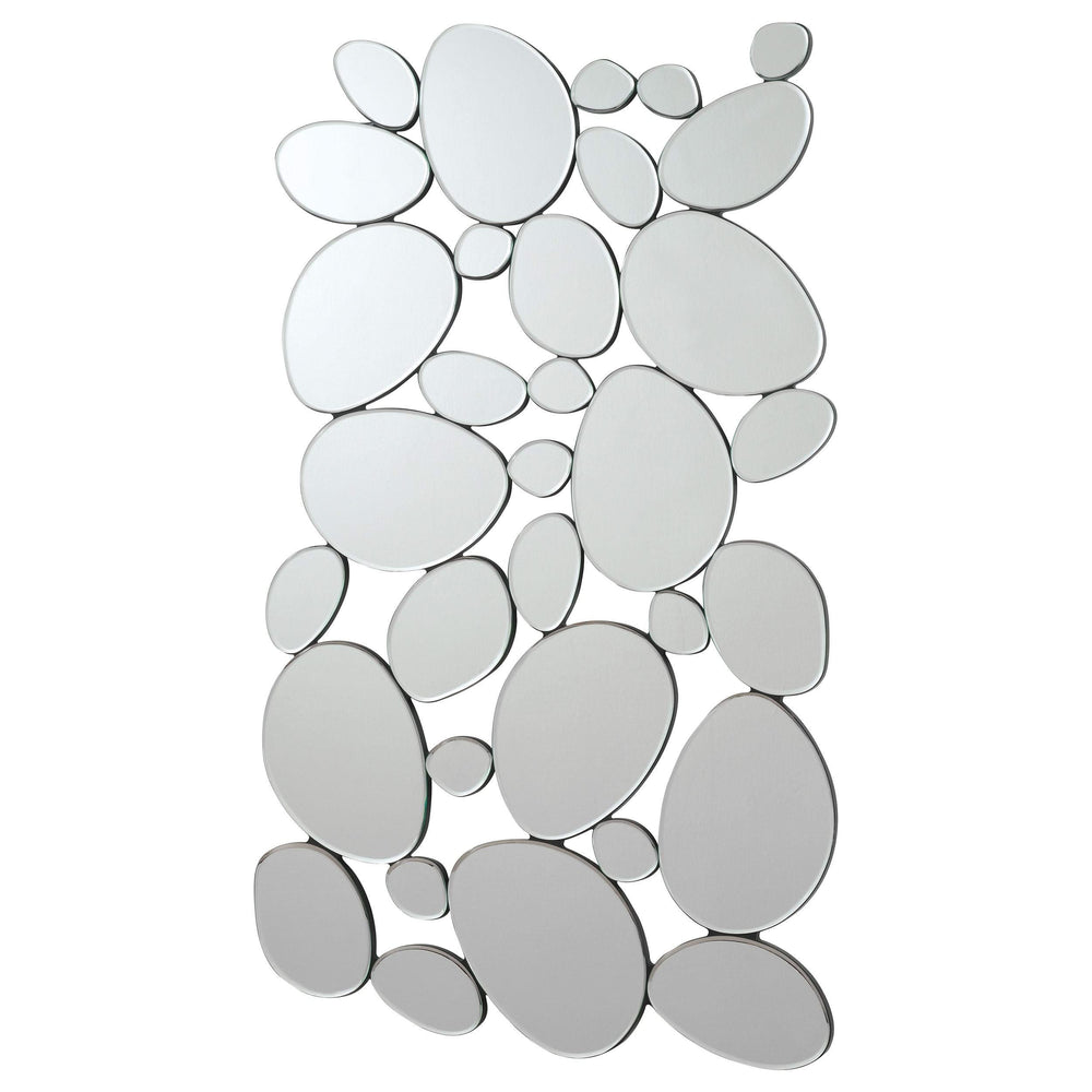 Espejo de pared Topher de 29 x 51 pulgadas con temática de guijarros, plateado