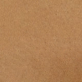 Sillón Diego tapizado con brazos de madera color miel