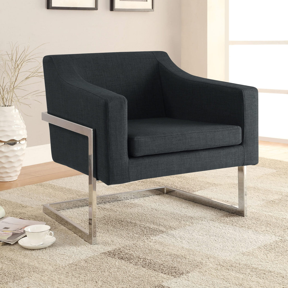 Silla decorativa tapizada Chris en cromo y gris