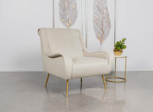 Silla decorativa tapizada Ricci con brazos tipo silla de montar en color piedra