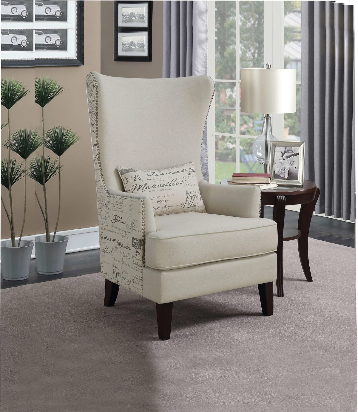 Sillón decorativo Pippin tapizado con respaldo alto y alas color crema