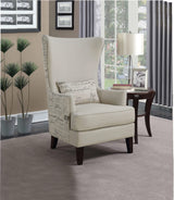 Sillón decorativo Pippin tapizado con respaldo alto y alas color crema