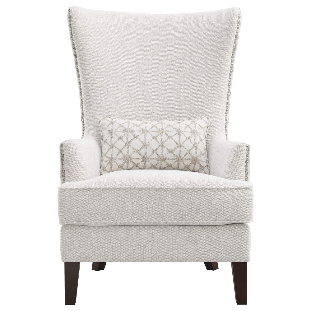 Sillón alto tapizado Pippin con respaldo alto y acento color Latte
