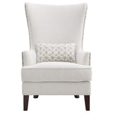 Sillón alto tapizado Pippin con respaldo alto y acento color Latte
