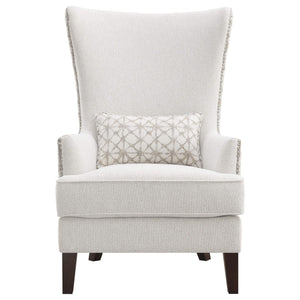 Sillón alto tapizado Pippin con respaldo alto y acento color Latte