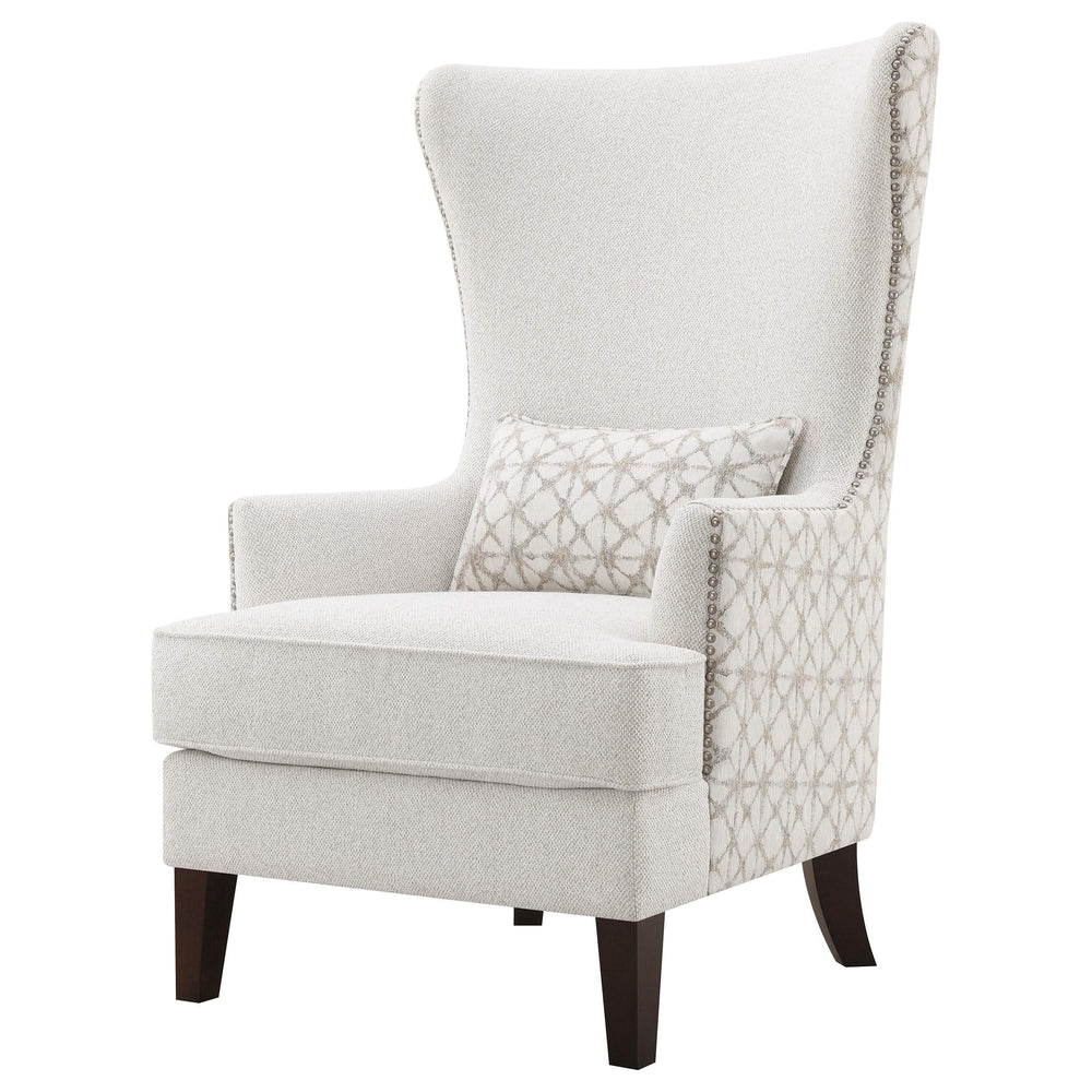 Sillón alto tapizado Pippin con respaldo alto y acento color Latte