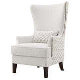 Sillón alto tapizado Pippin con respaldo alto y acento color Latte