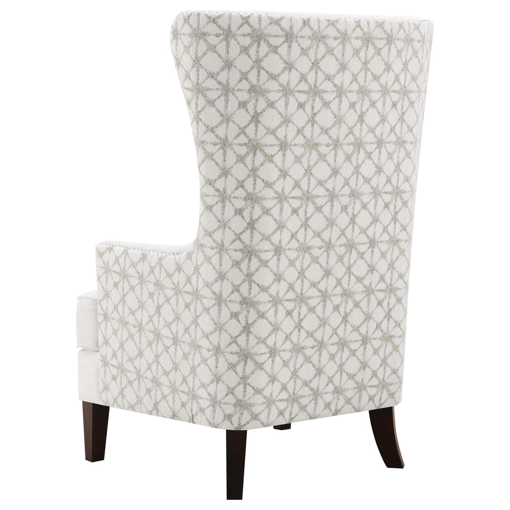 Sillón alto tapizado Pippin con respaldo alto y acento color Latte