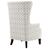 Sillón alto tapizado Pippin con respaldo alto y acento color Latte