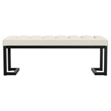 Banco decorativo capitoné tapizado Mesa Boucle color vainilla
