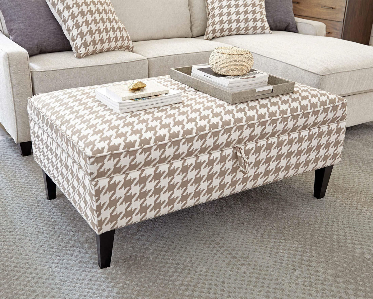 Otomana rectangular tapizada con almacenaje Mcloughlin en beige
