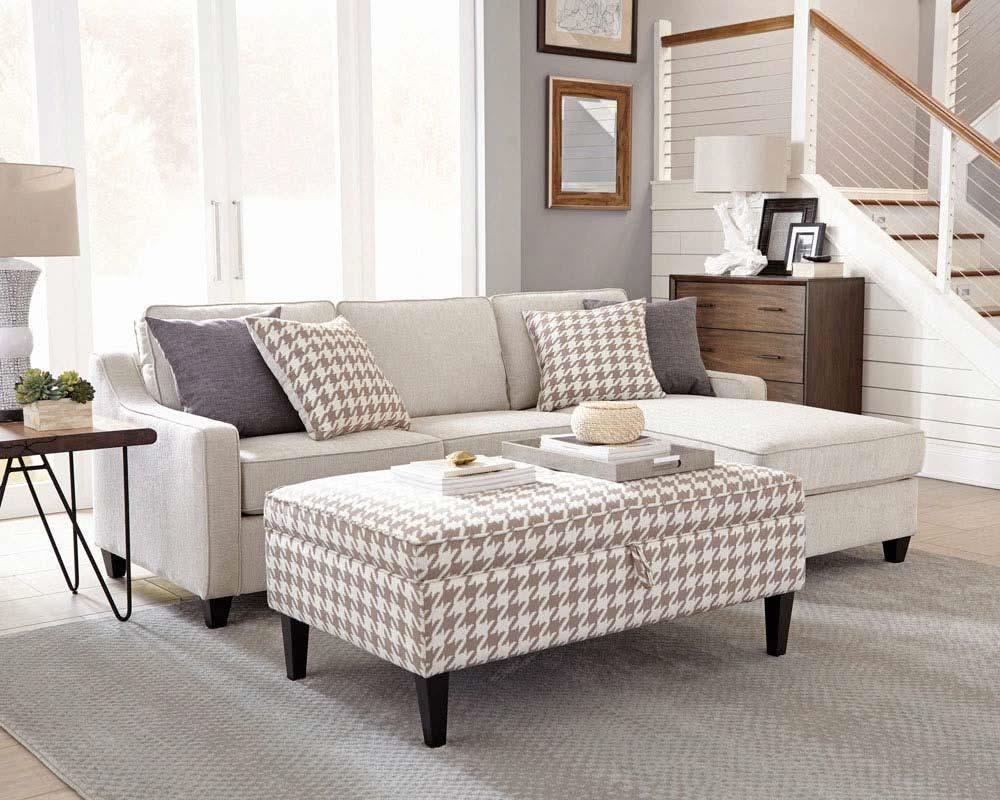 Otomana rectangular tapizada con almacenaje Mcloughlin en beige