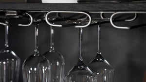 Gabinete de bar para el hogar Borman de 2 puertas para almacenar vinos en nogal y negro