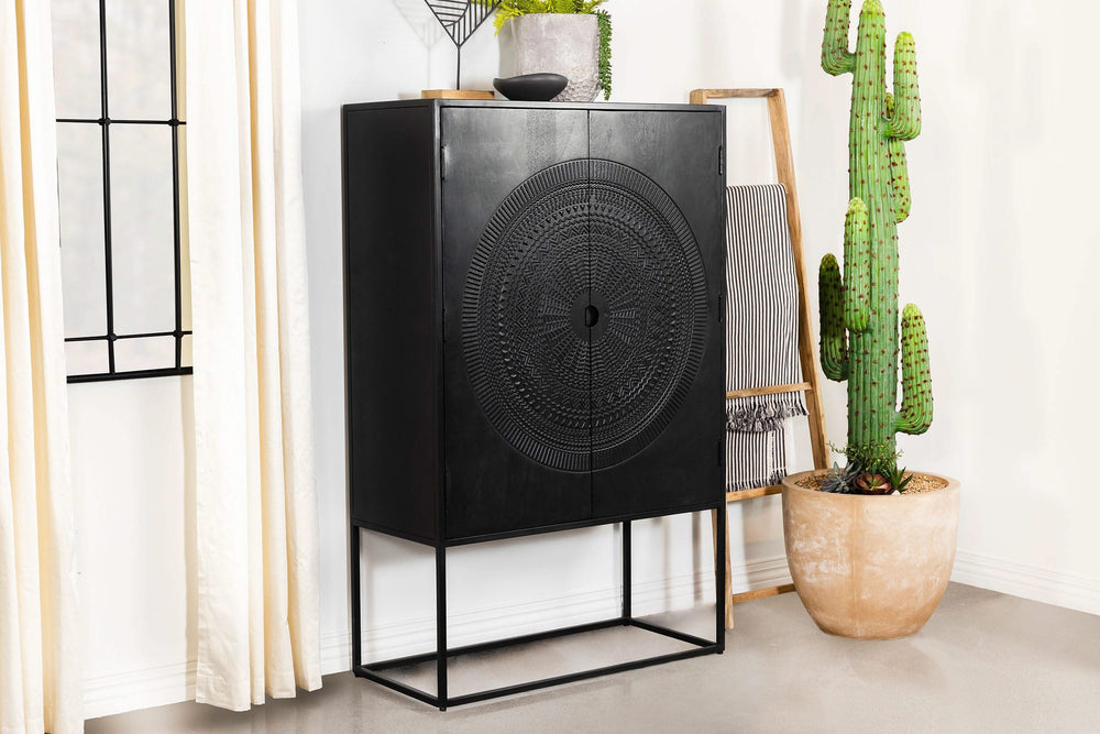 Gabinete decorativo Jenna de 2 puertas de madera de mango con diseño de mandala, color negro