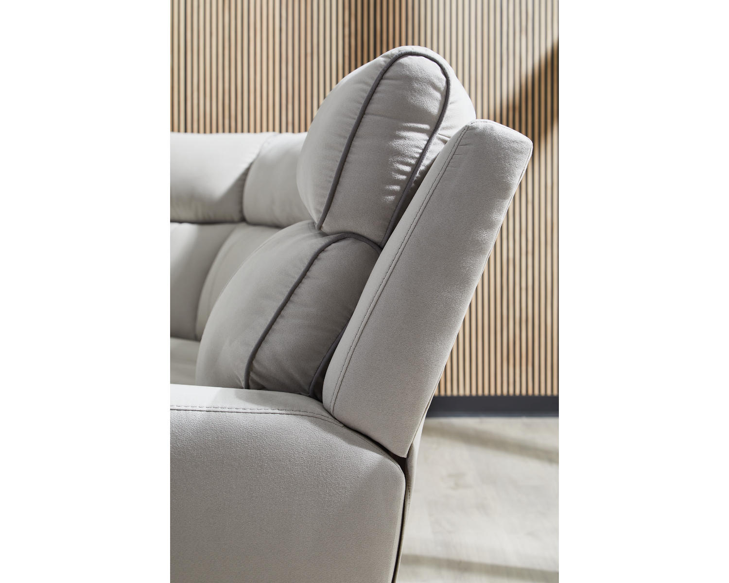 Social Pointe 6-Piece Reclining Sectional with Storage Console