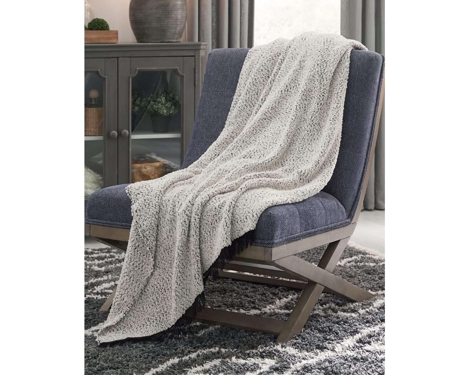 Leonita Throw