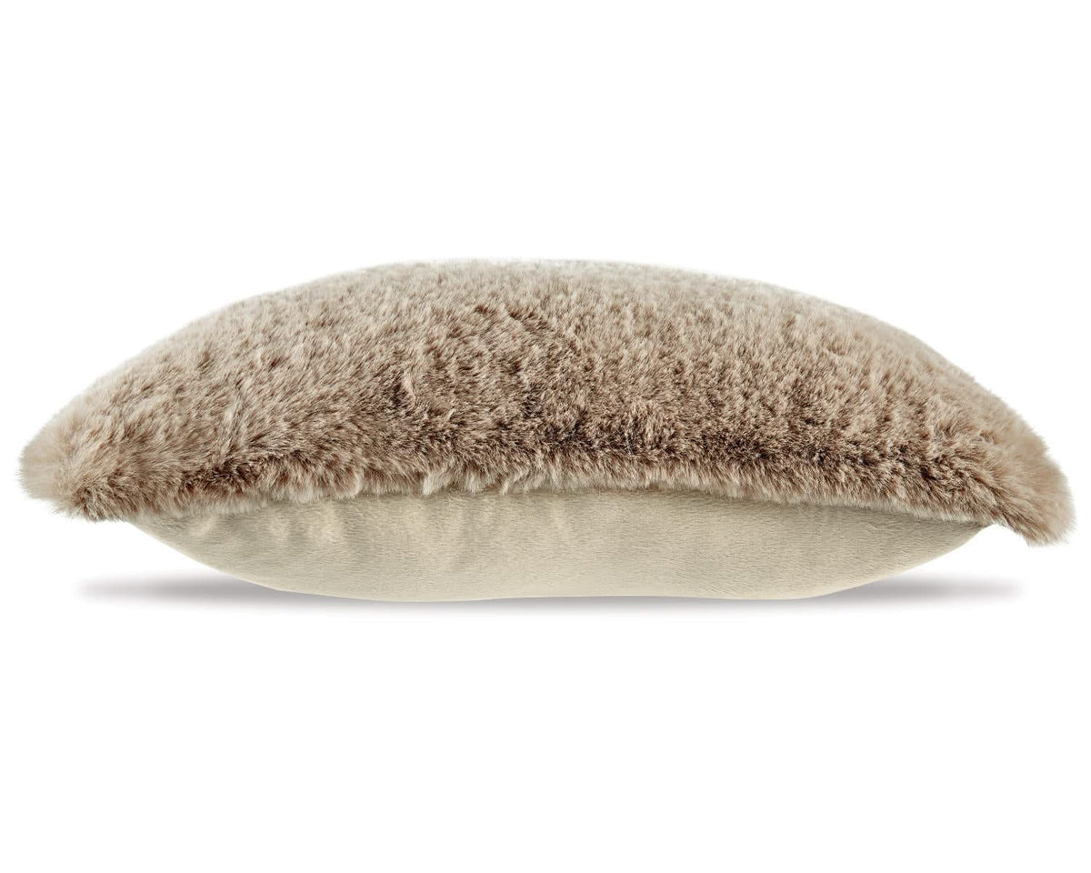 Gariland Pillow
