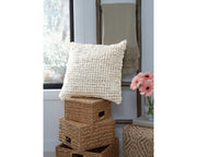 Aavie Pillow