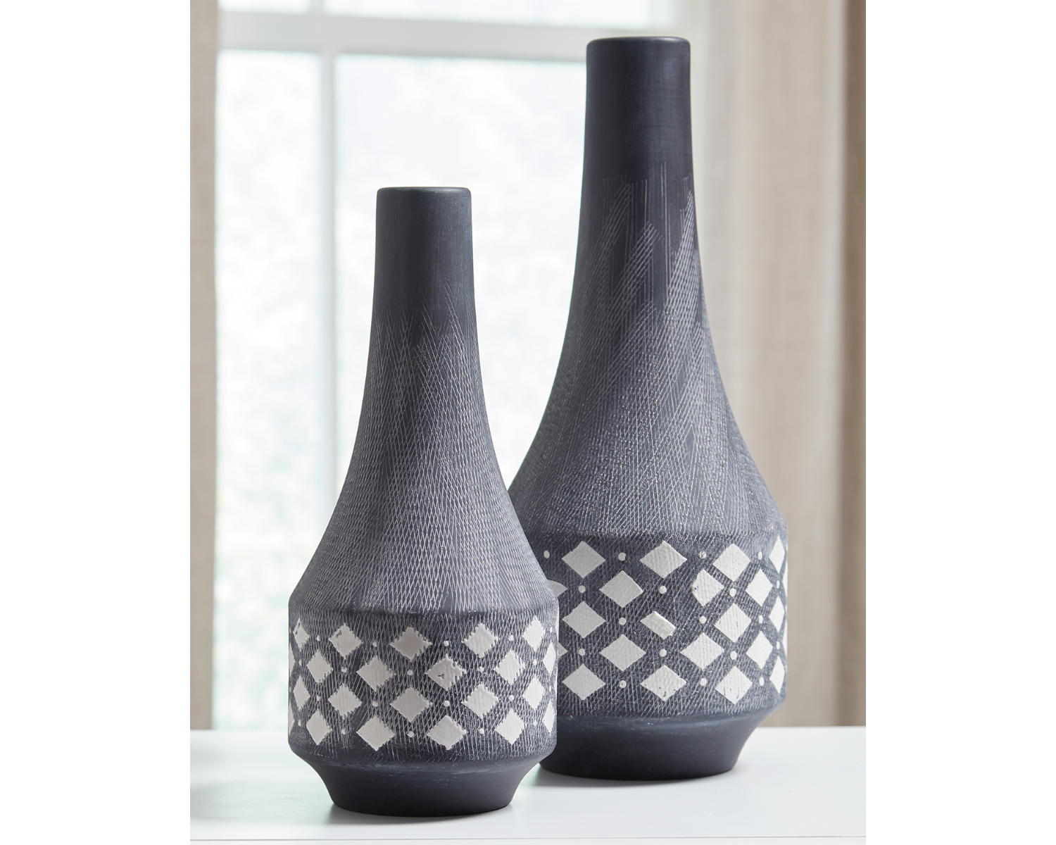 Dornitilla Vase (Set of 2)
