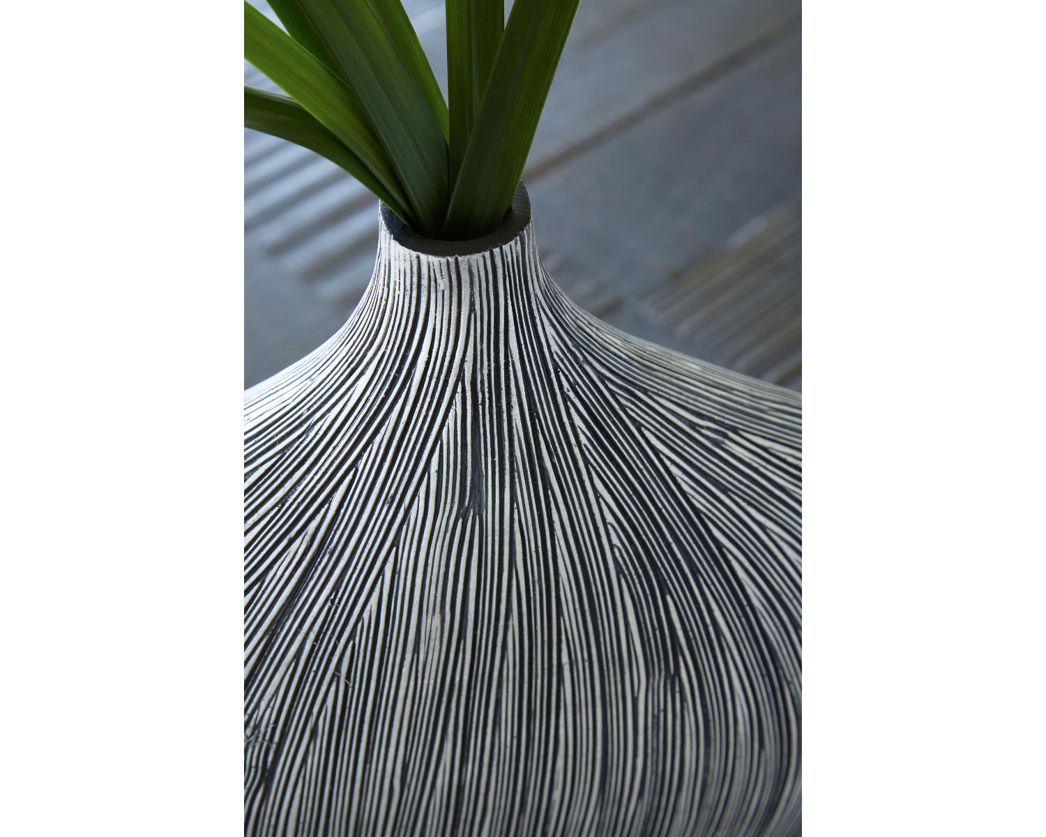 Donya Vase