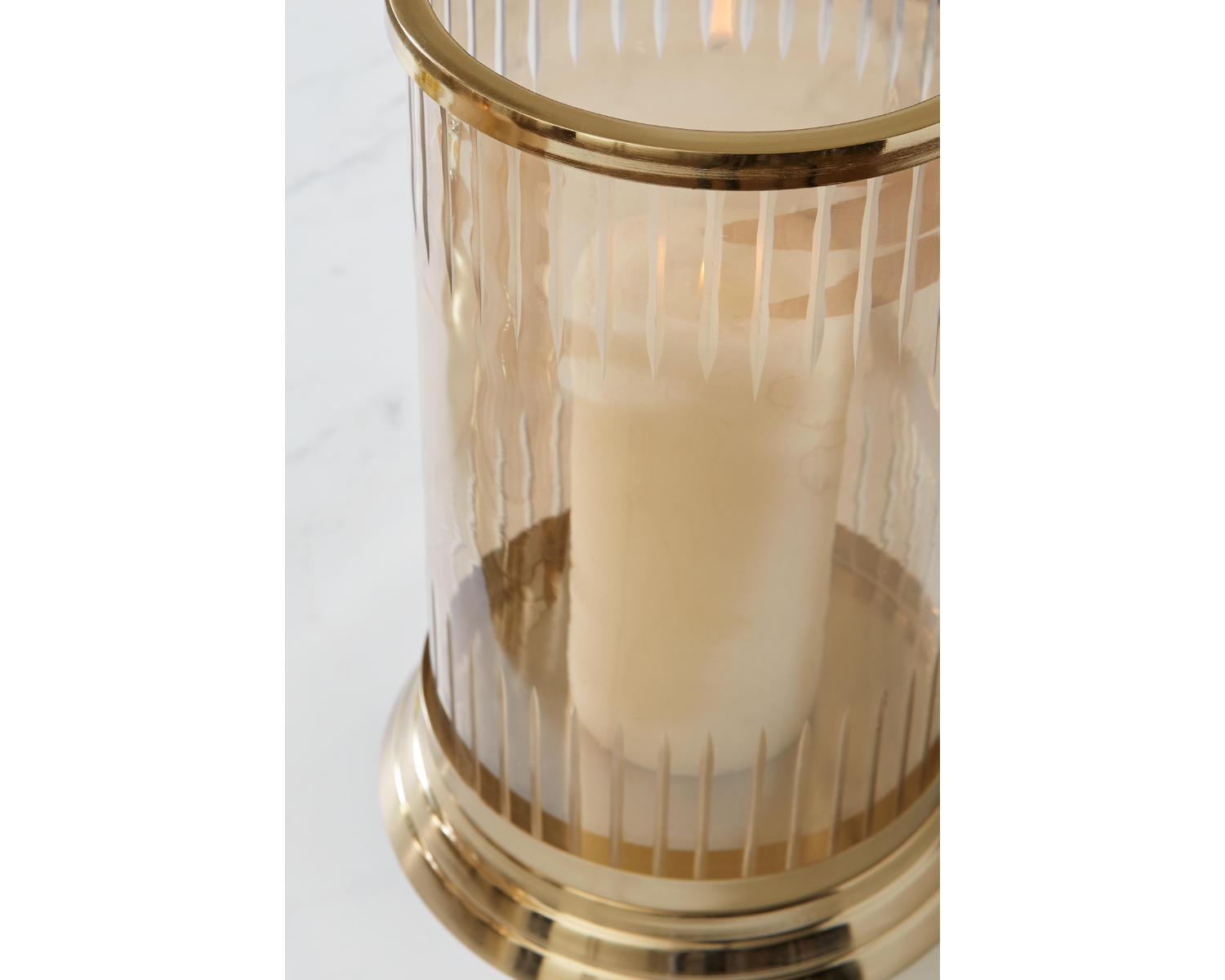 Aavinson Candle Holder