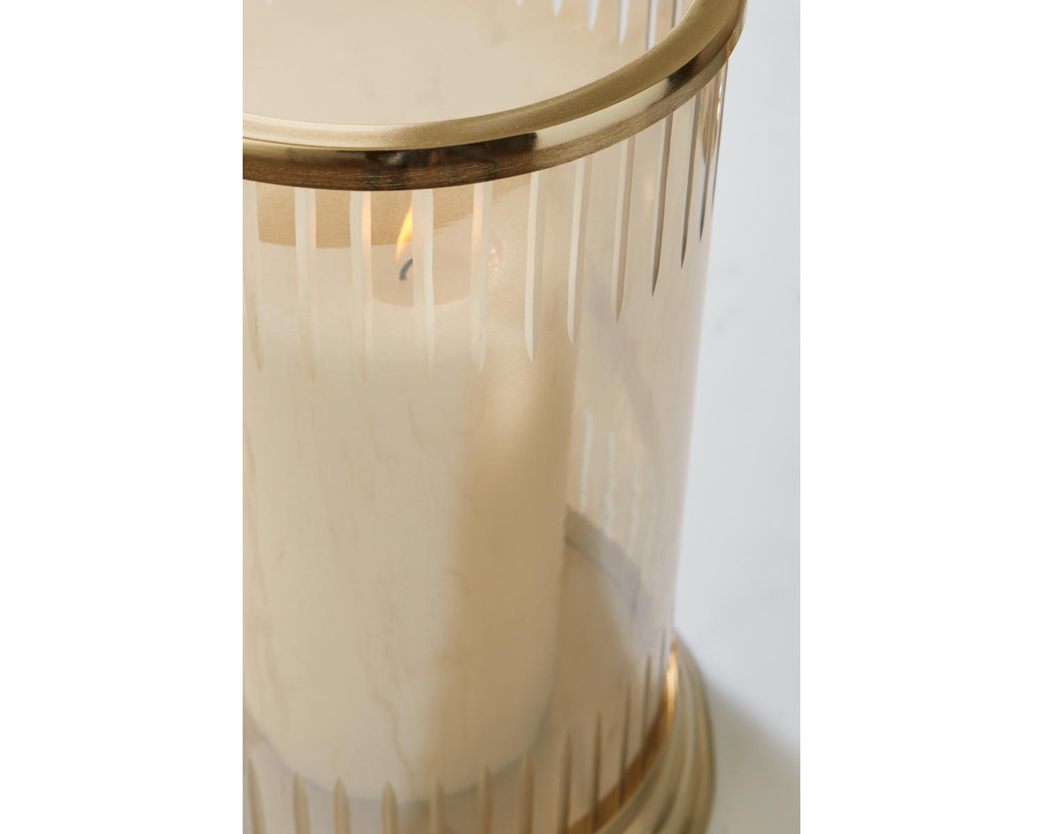 Aavinson Candle Holder