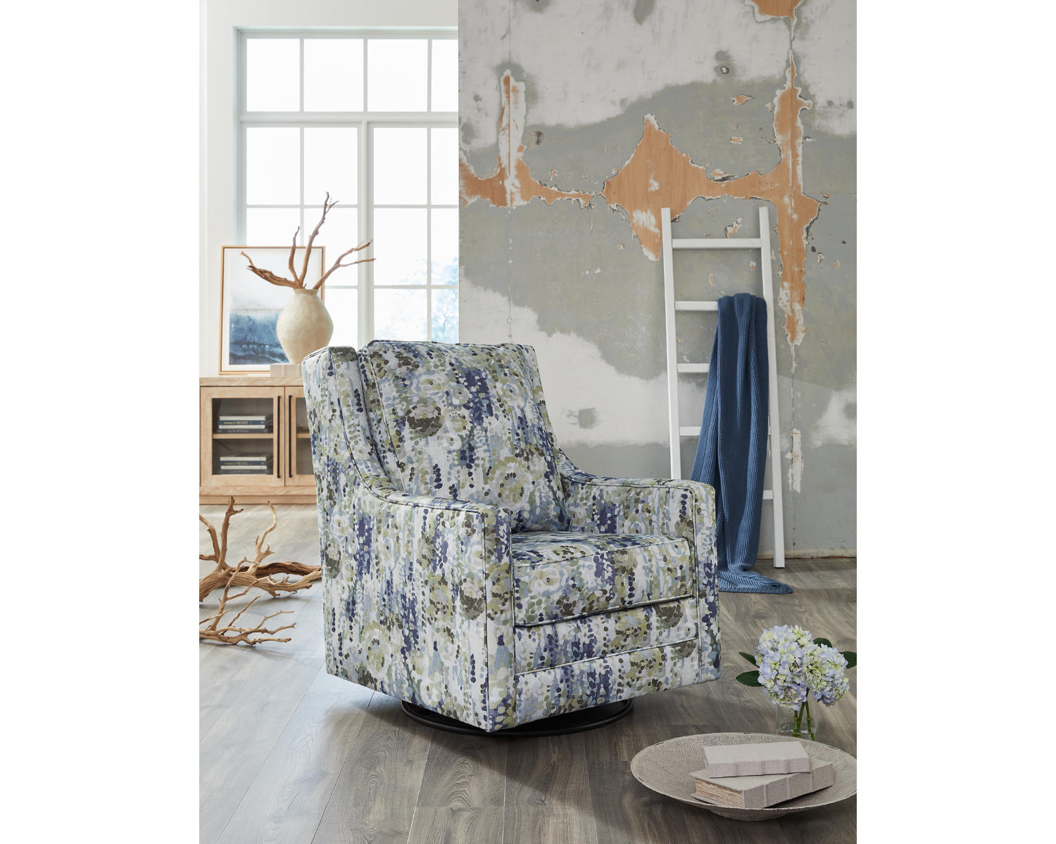 Dustinford Swivel Glider Accent Chair
