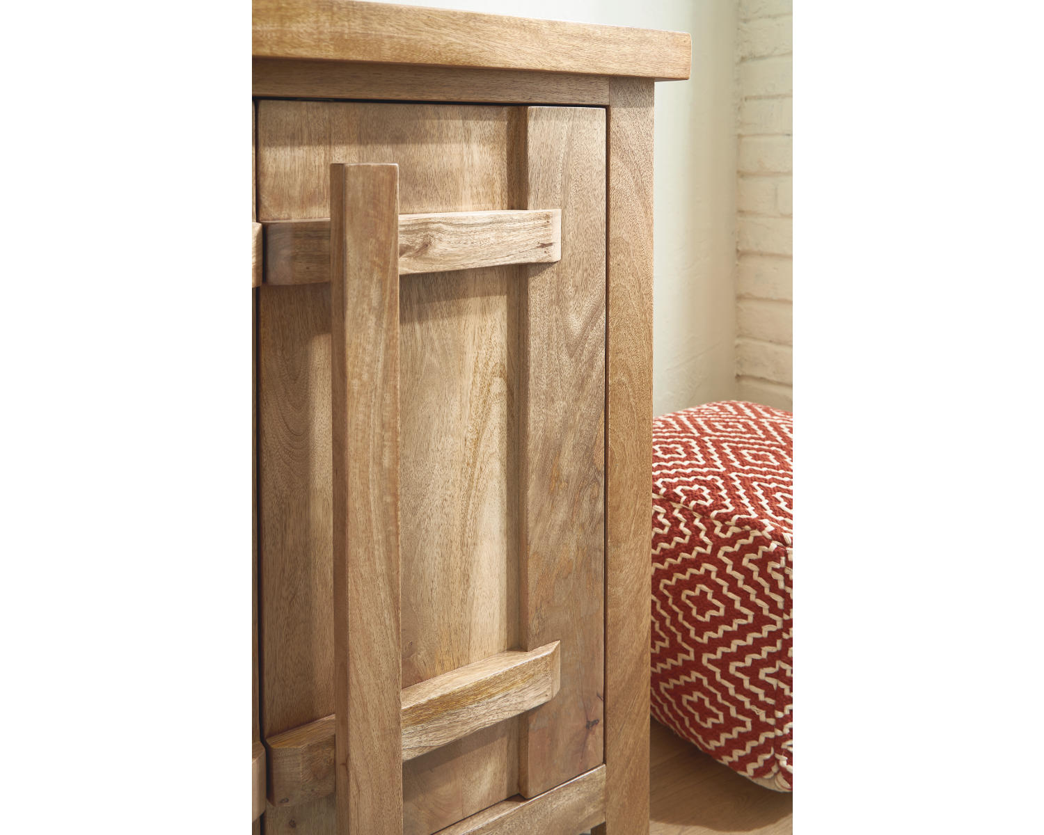 Dresor Accent Cabinet