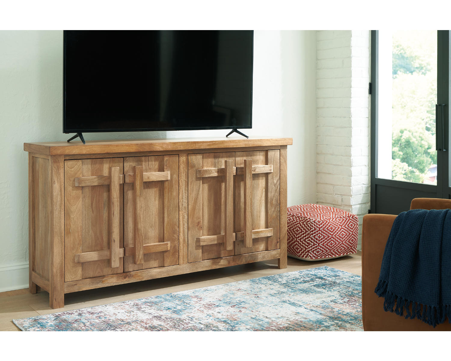 Dresor Accent Cabinet