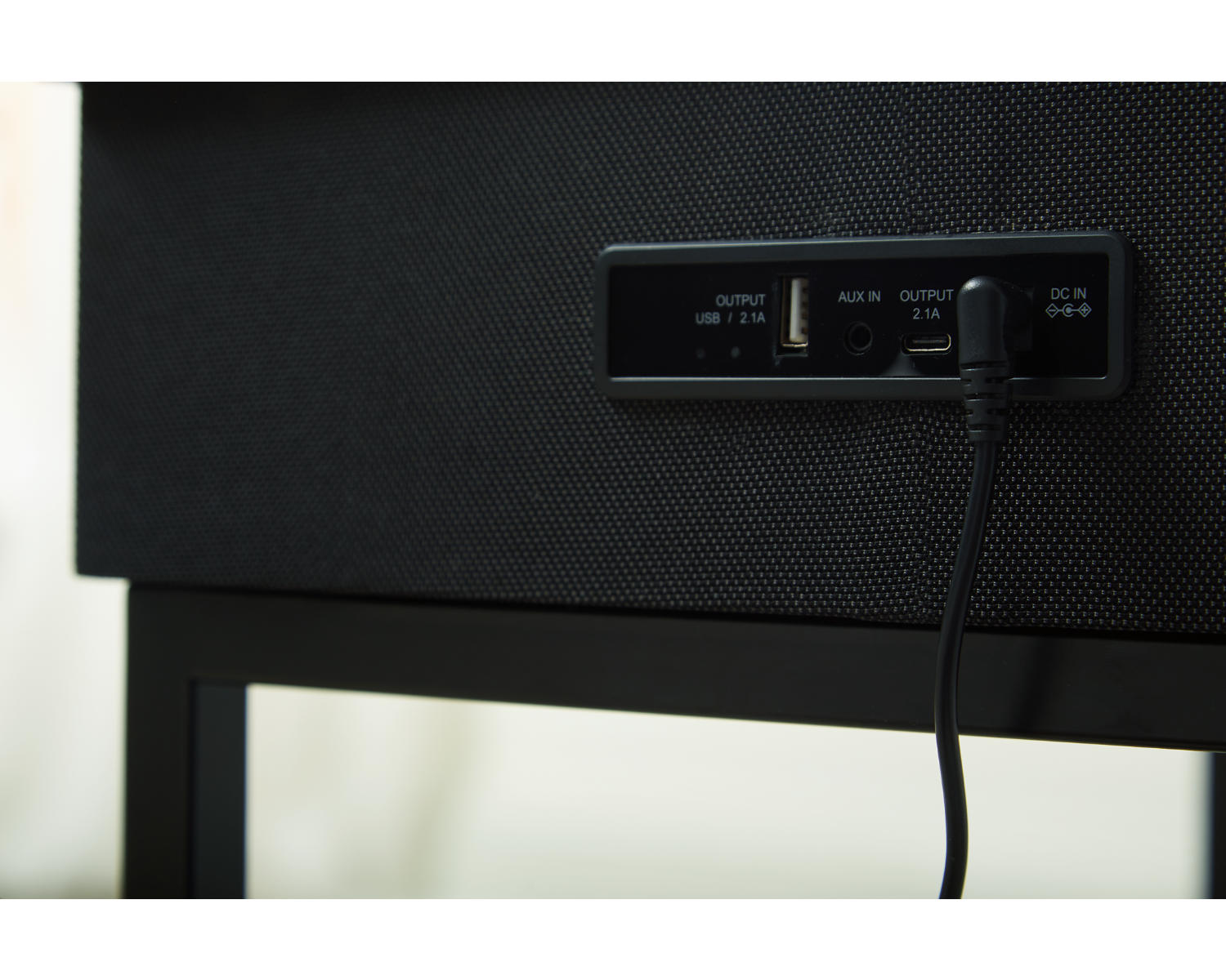 Gemmet Accent Table with Speaker