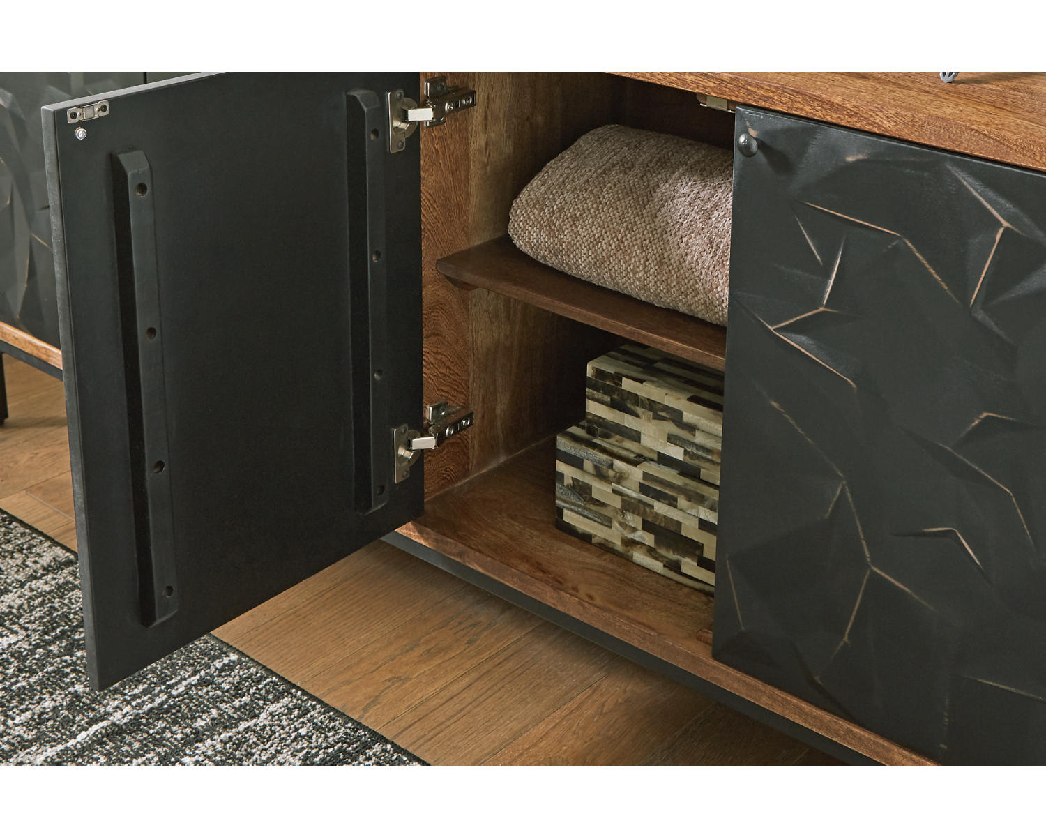 Dorannby Accent Cabinet