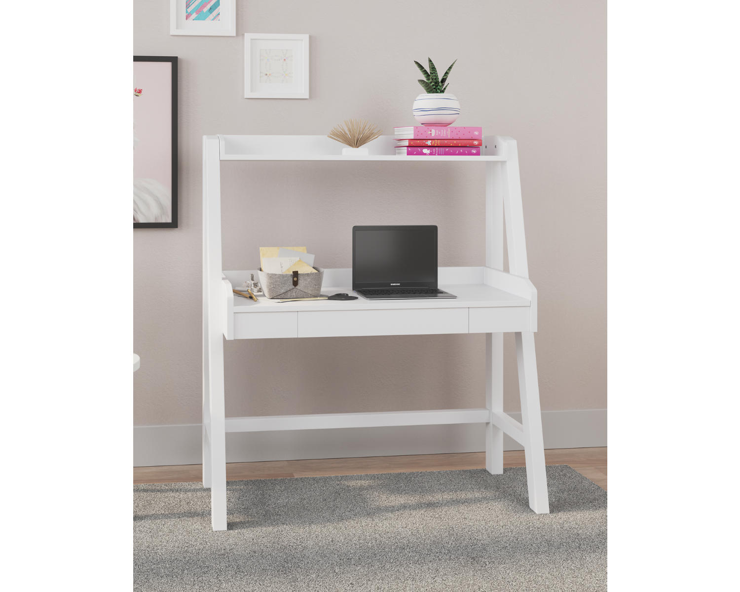 Blariden Desk with Hutch