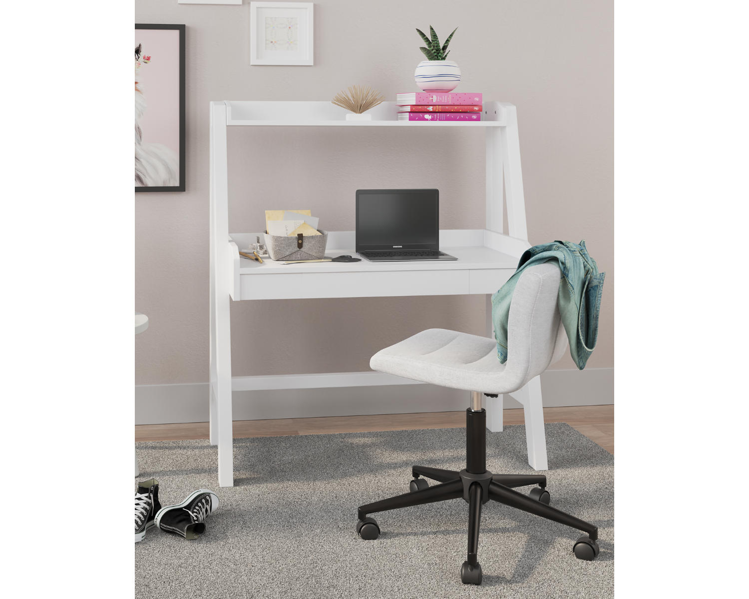 Blariden Desk with Hutch