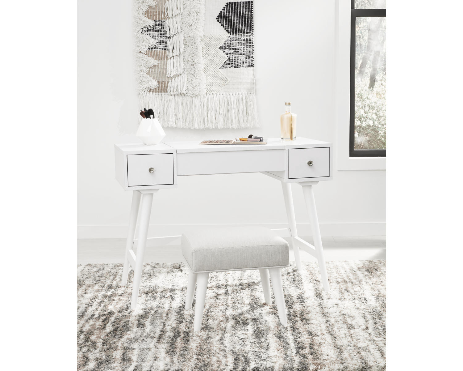 Thadamere Vanity with Stool