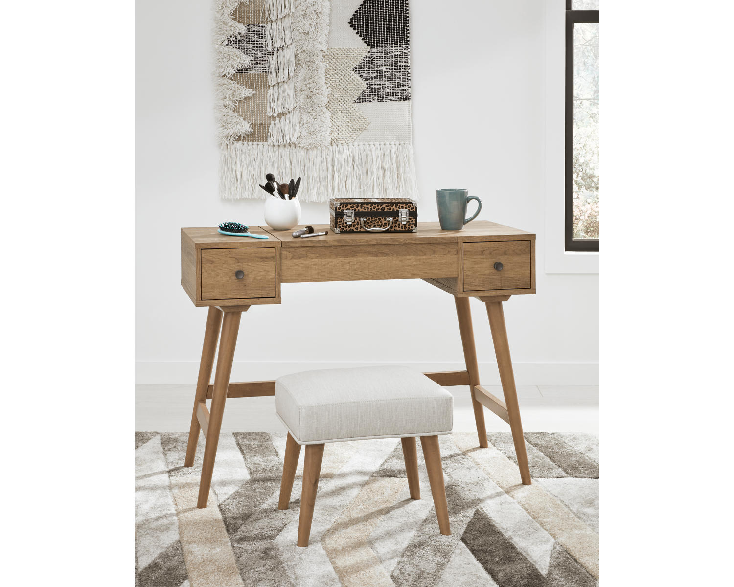 Thadamere Vanity with Stool