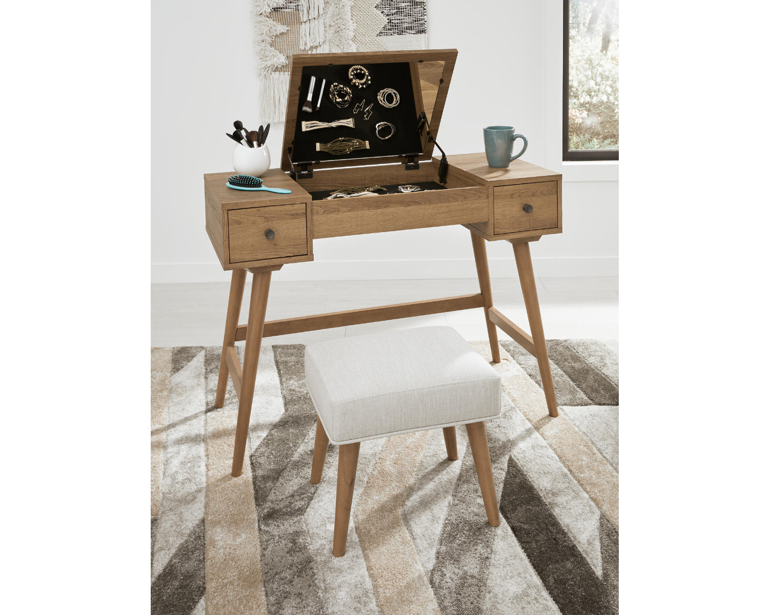 Thadamere Vanity with Stool