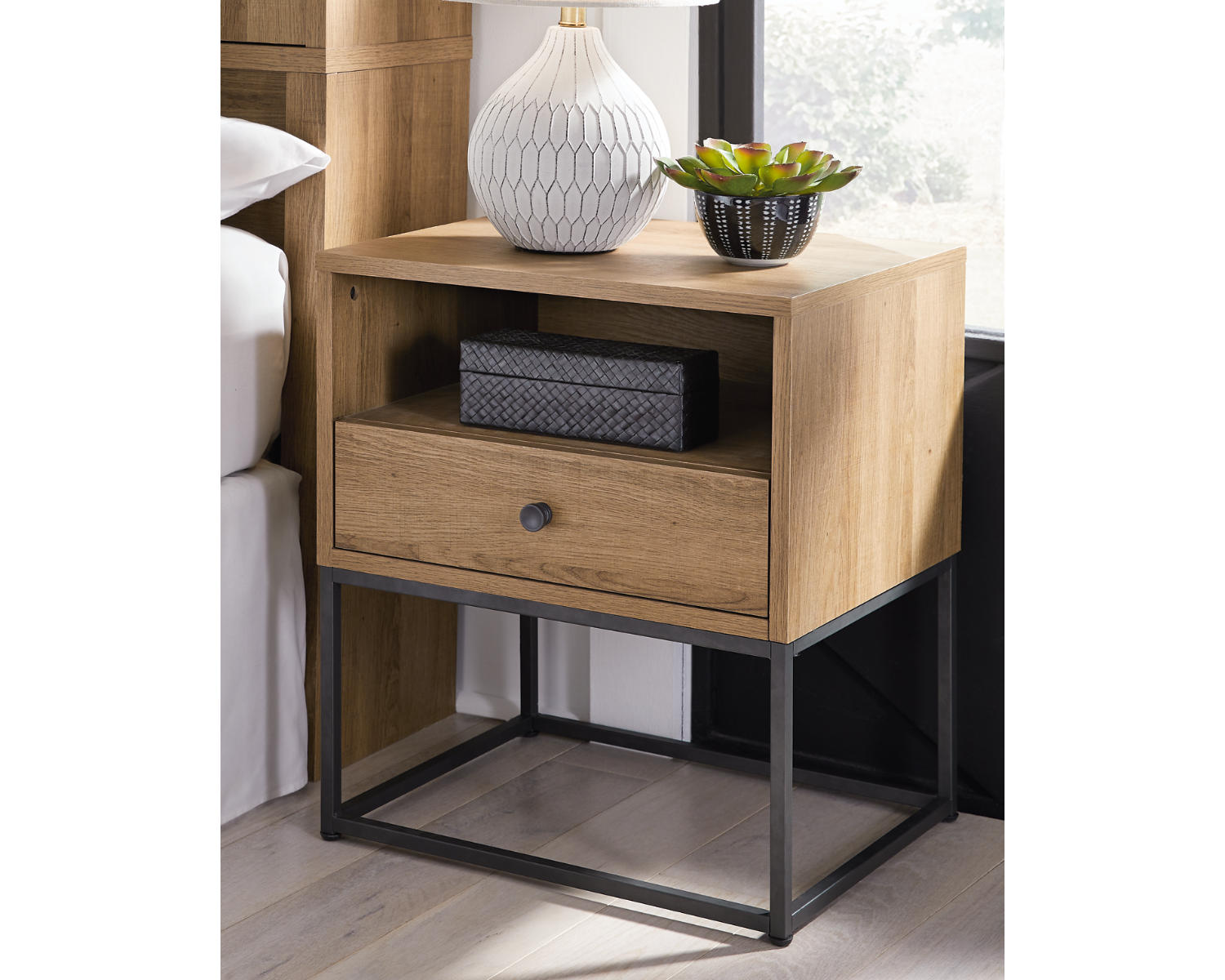 Thadamere Nightstand