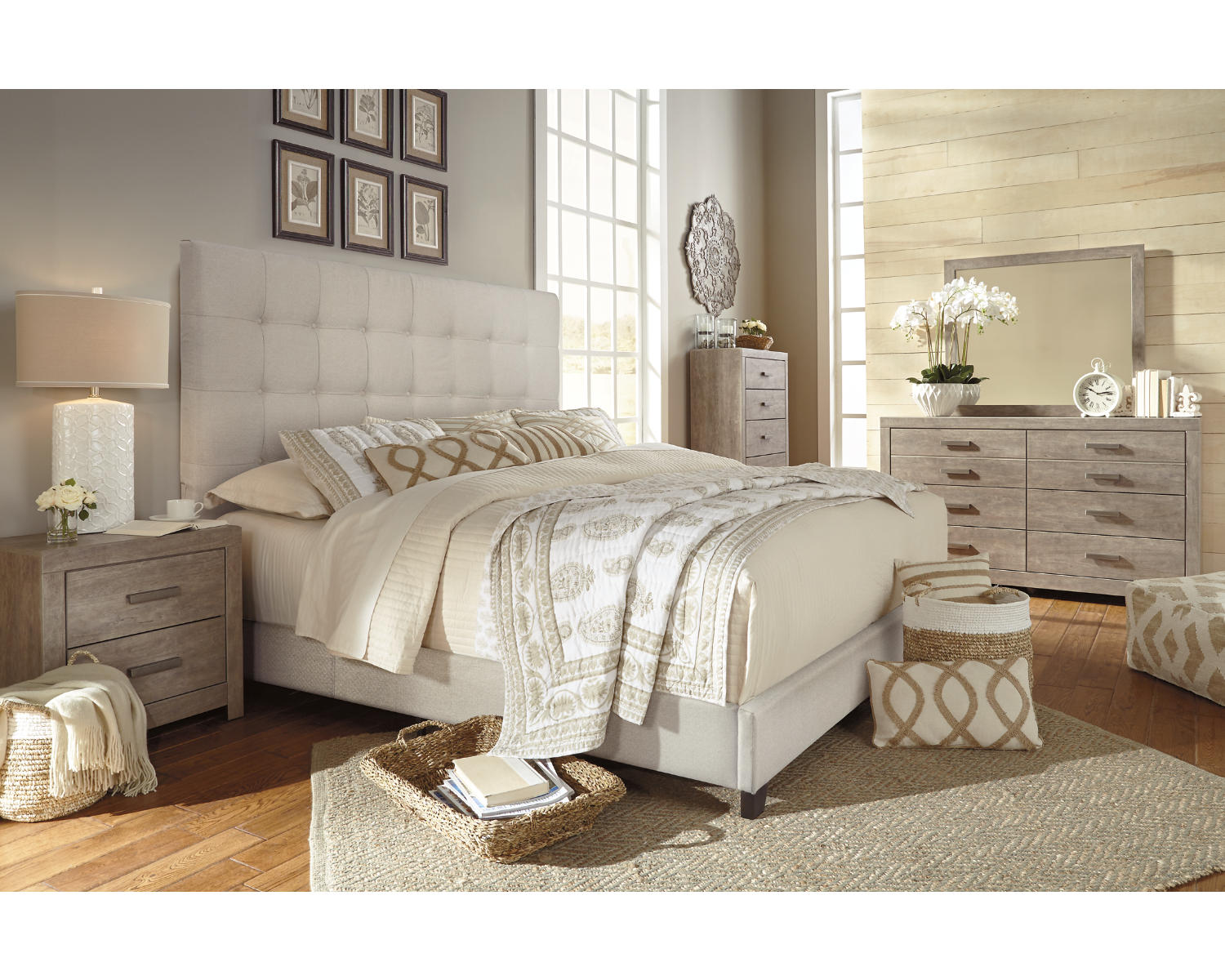 Dolante King Upholstered Bed