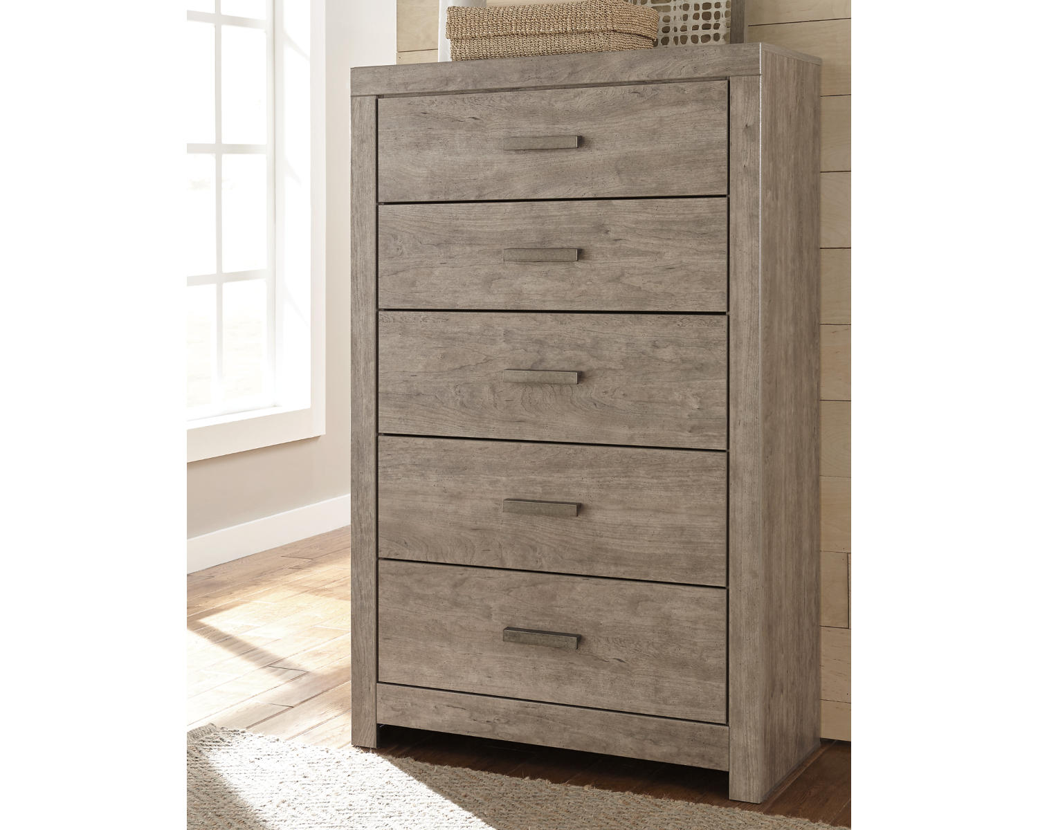 Culverbach Queen Panel Bed with Chest