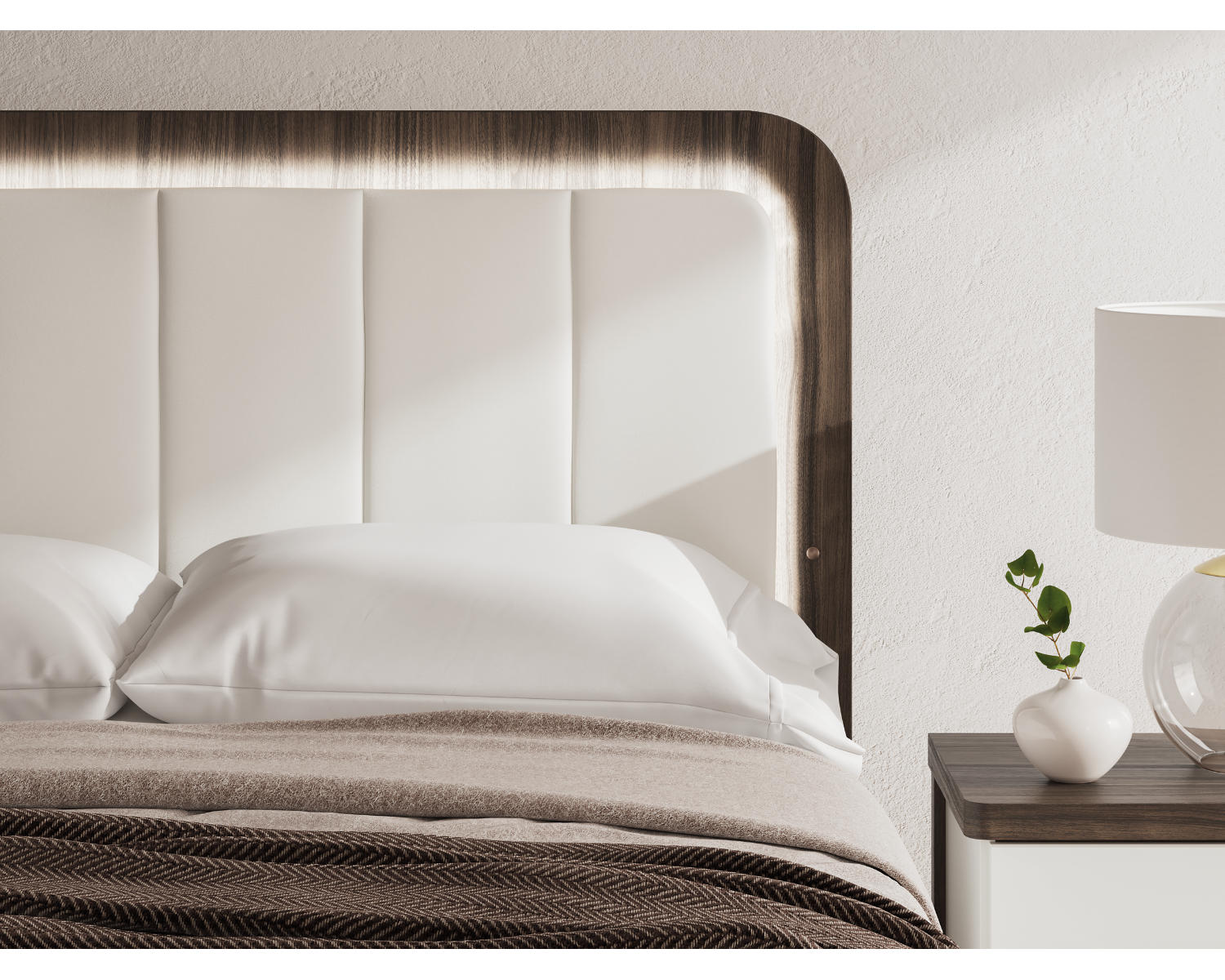 Kendanport Queen Upholstered Bed