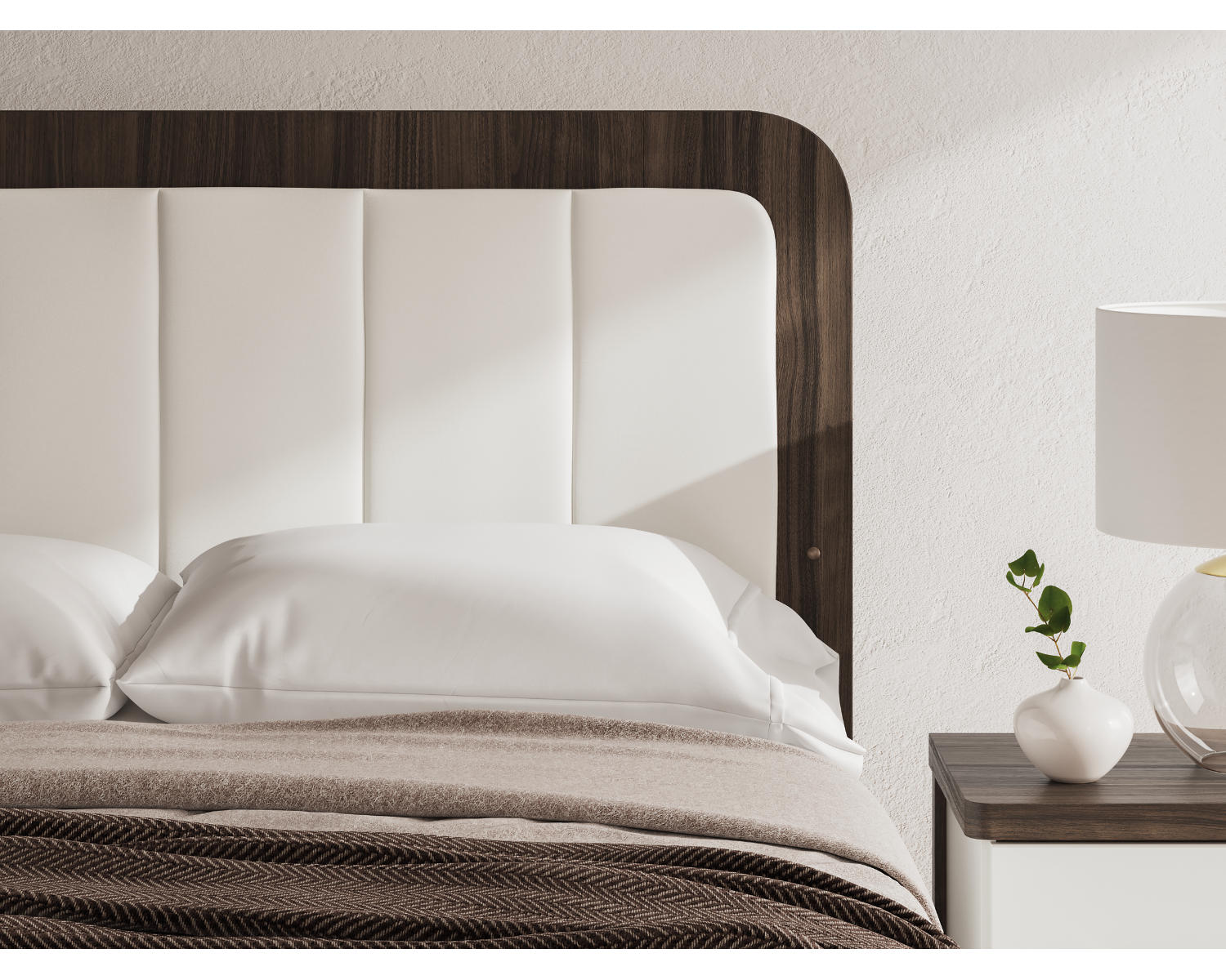 Kendanport Queen Upholstered Bed