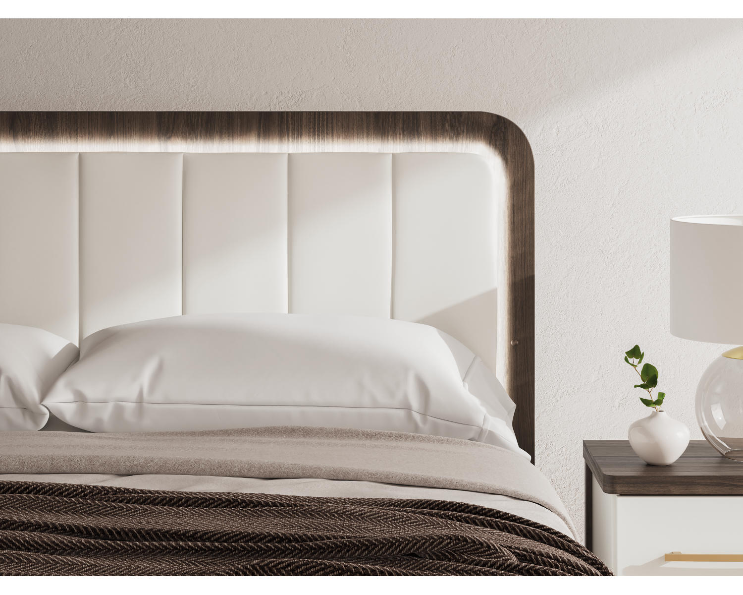 Kendanport King Upholstered Bed