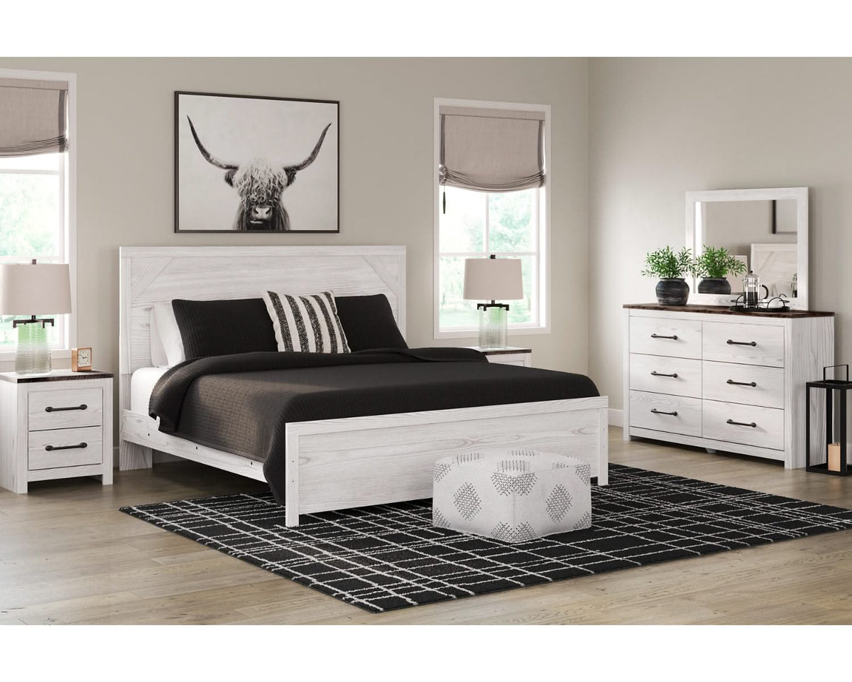 Gerridan King Panel Bed with Mirrored Dresser and Nightstand