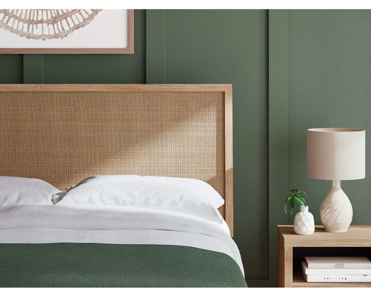 Cama Queen con paneles Cielden