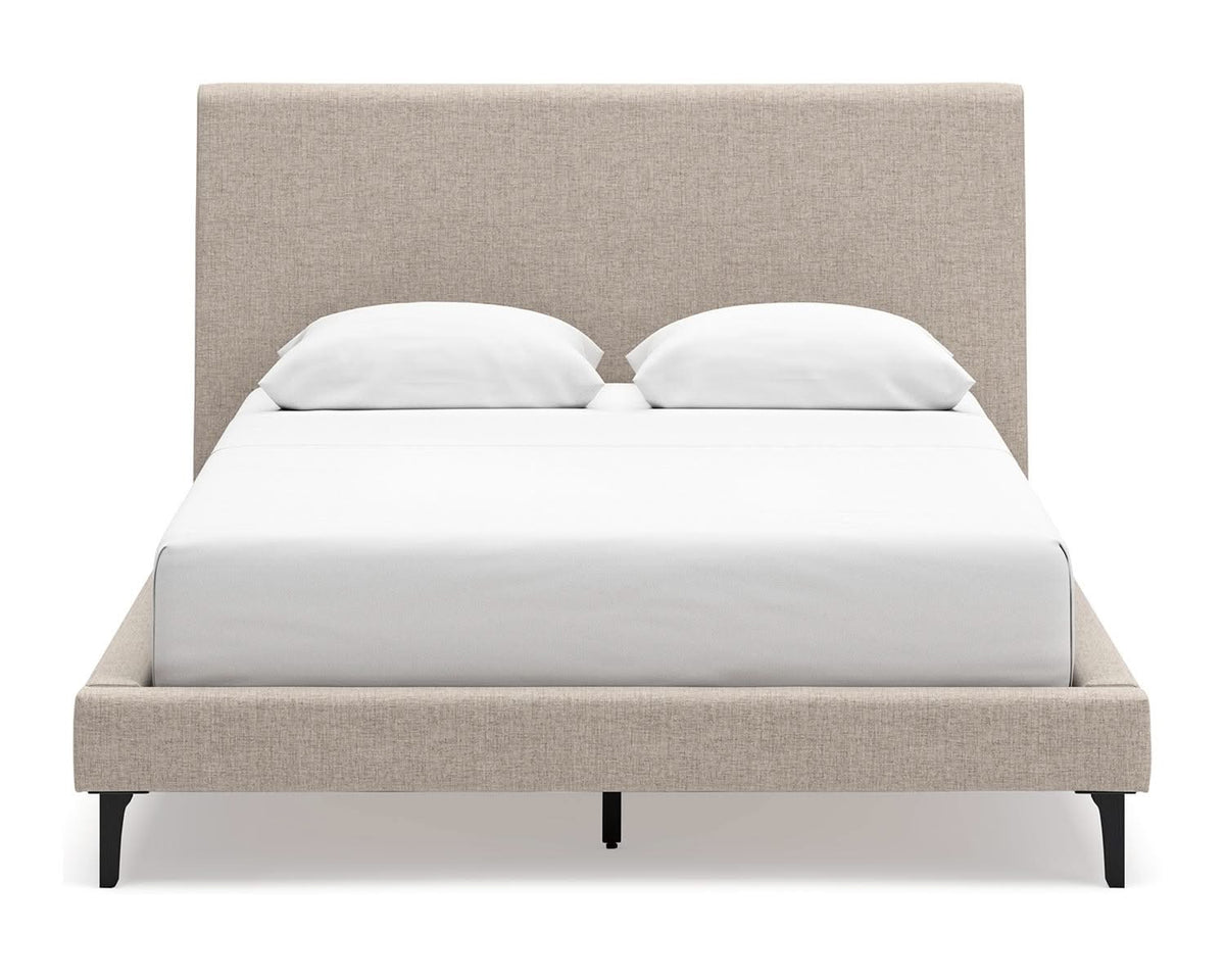 Cama tapizada Cielden Queen, cómoda y dos mesitas de noche