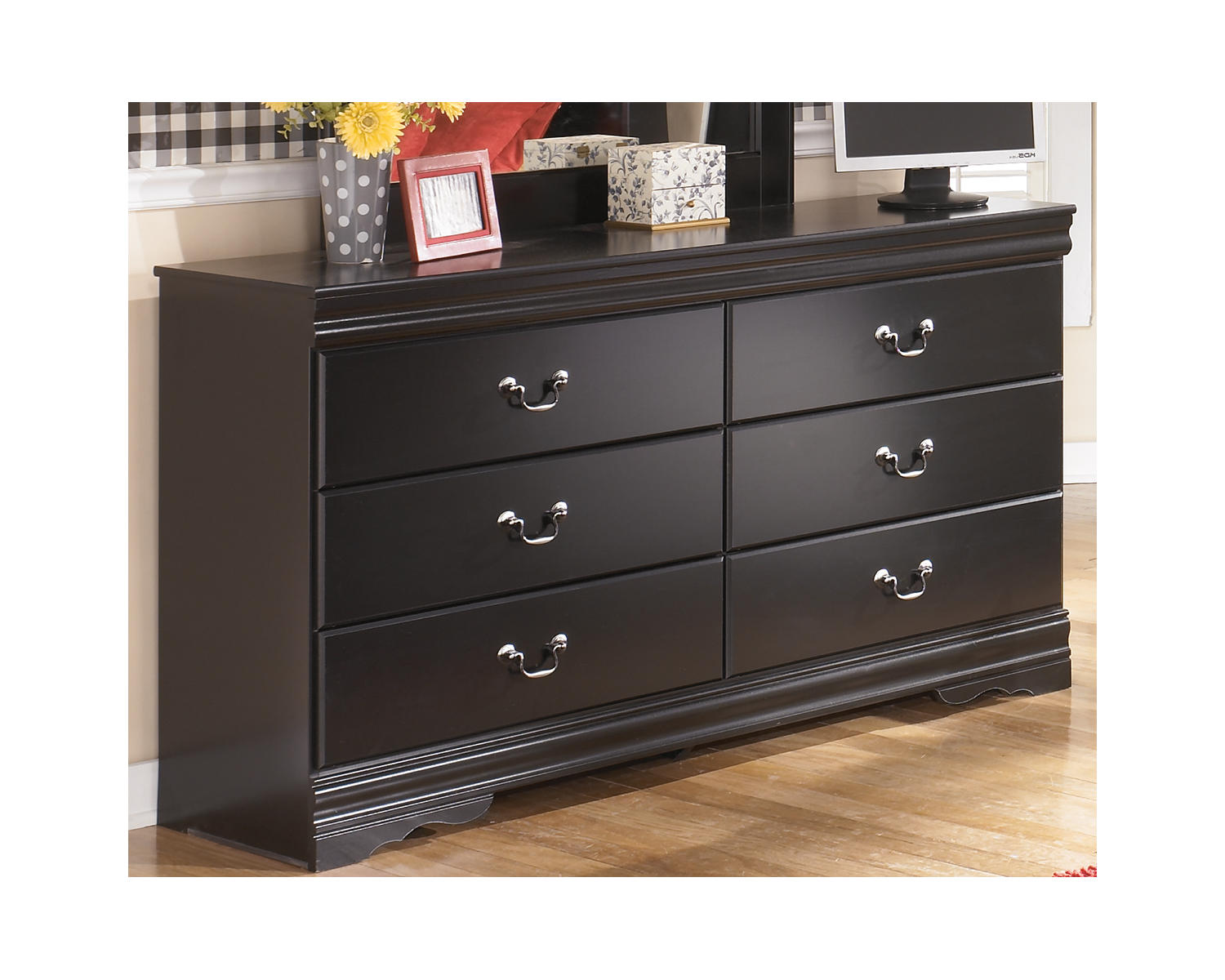 Huey Vineyard Twin Sleight Bed and Dresser