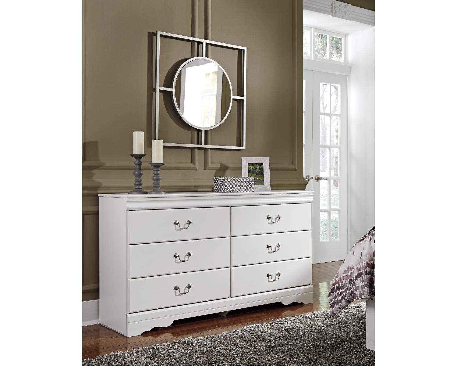 Anarasia Queen Sleigh Bed and Dresser